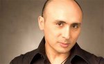 Румынский певец оштрафован за неправильное пение гимна