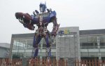 В Китае студенты построили огромного трансформера
